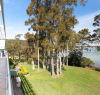 Unit 1 44 Danalene Pde fantastic waterfront property with air con - Accommodation Mermaid Beach