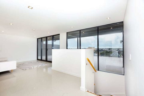 Enjoy Penthouse Living In The CBD - Accommodation Mermaid Beach 4