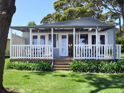 The Waterfront House 4pm Check Out Sundays - Accommodation Mermaid Beach 0
