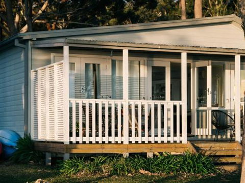 The Waterfront House 4pm Check Out Sundays - Accommodation Mermaid Beach 5