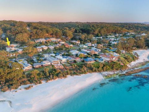 Sandals At The Bay Downstairs 4pm Check Out Sundays - Accommodation Mermaid Beach 5