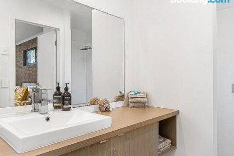 Fingal River View House - Accommodation Mermaid Beach 2