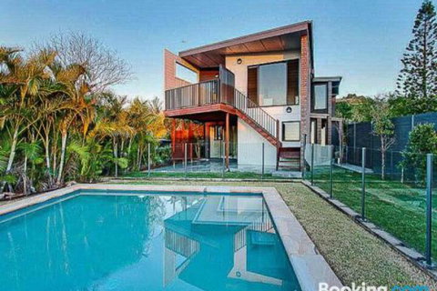 Fingal River View House - Accommodation Mermaid Beach 1