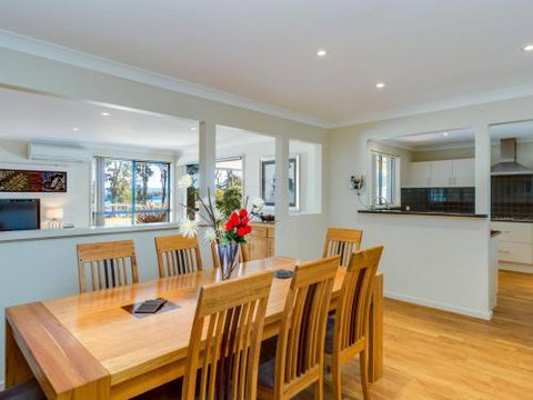 Loralyn In Sanctuary Point 4pm Check Out Sundays - Accommodation Mermaid Beach 6