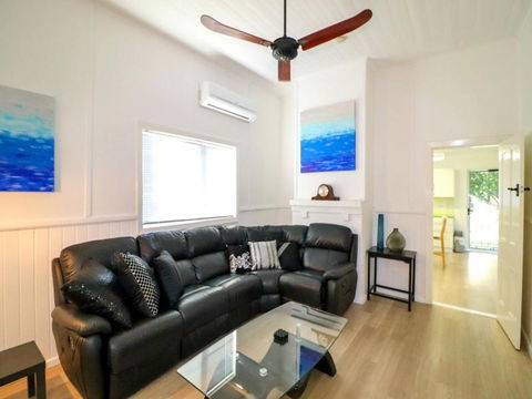 Waterside Retreat - Accommodation Mermaid Beach 6
