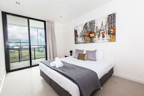 Trendy Self Contained City Apartment - Accommodation Mermaid Beach 6