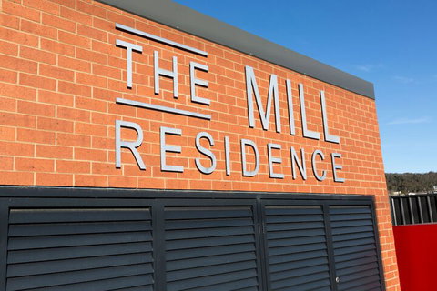 Trendy Self Contained City Apartment - Accommodation Mermaid Beach 2