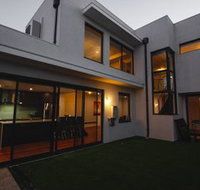 South Beach Pool Home - Accommodation Mermaid Beach