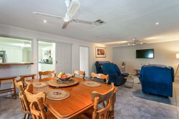 Juggle House - Accommodation Mermaid Beach 5