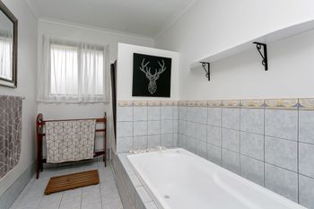 Juggle House - Accommodation Mermaid Beach 3