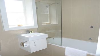 The Apartment Service LB001 - Accommodation Mermaid Beach 2