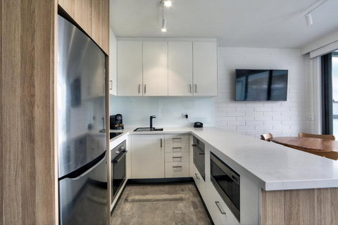 Snow Ski Apartments 23 - Accommodation Mermaid Beach 4