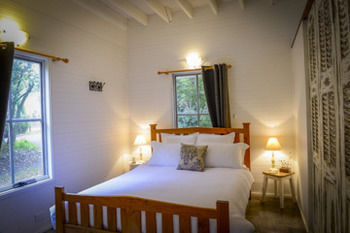 Arcadia Bed & Breakfast & Cottages - Accommodation Mermaid Beach 2