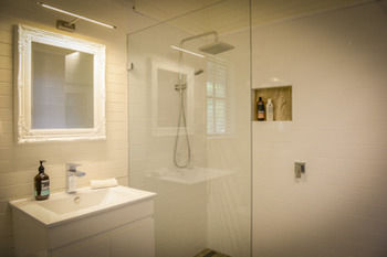 Arcadia Bed & Breakfast & Cottages - Accommodation Mermaid Beach 3
