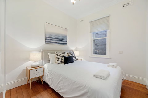HomeHotel LuxuryHome 500m Crows Nest Shops - Accommodation Mermaid Beach 5
