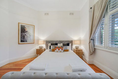 HomeHotel LuxuryHome 500m Crows Nest Shops - Accommodation Mermaid Beach 6