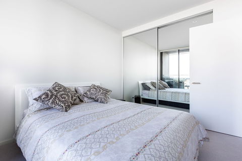 Sabrina, 2BDR Docklands Apartment - Accommodation Mermaid Beach 6