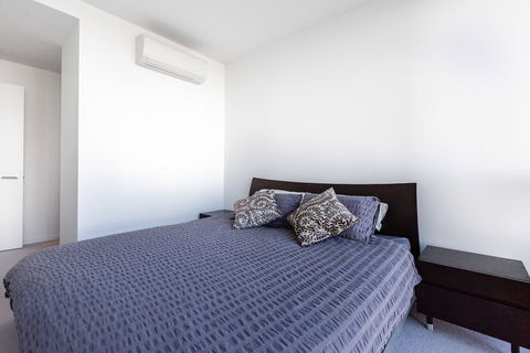Sabrina, 2BDR Docklands Apartment - Accommodation Mermaid Beach 4