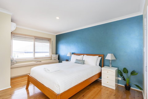 Scarborough Seaview Loft - Accommodation Mermaid Beach 2