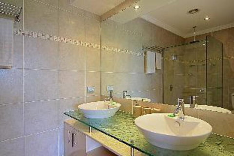 A PERFECT STAY 3 James Cook Apartments - Accommodation Mermaid Beach 1