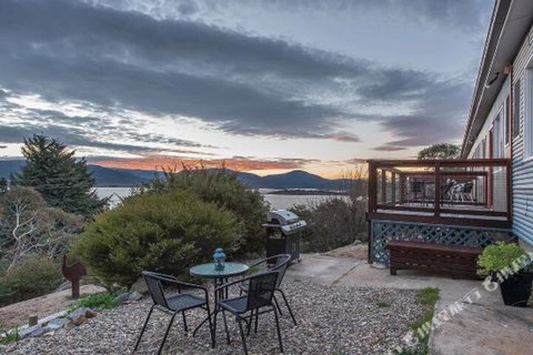 East Lake Travellers Lodge - Accommodation Mermaid Beach 0