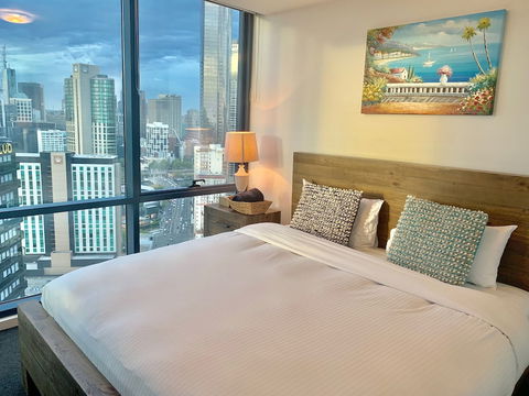 Luxury Apartment With View - Accommodation Mermaid Beach 4