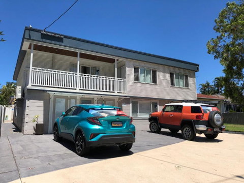 Beach & Bay Holiday House - Accommodation Mermaid Beach 4