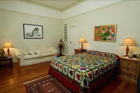 Ford House Retreat - Accommodation Mermaid Beach 4