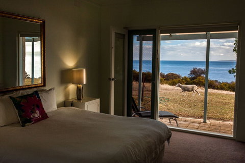 Antechamber Bay Retreats - Accommodation Mermaid Beach 4