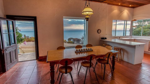 Antechamber Bay Retreats - Accommodation Mermaid Beach 3