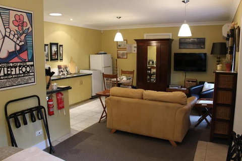 Ivy On Glenelg - Accommodation Mermaid Beach 3