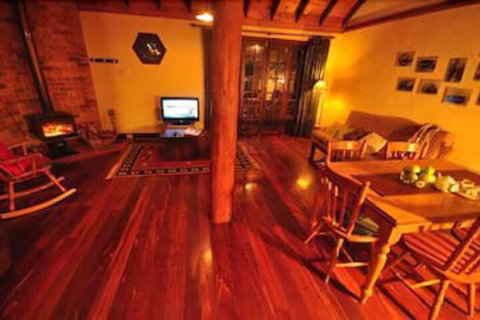 Clover Cottage Country Retreat - Accommodation Mermaid Beach 6