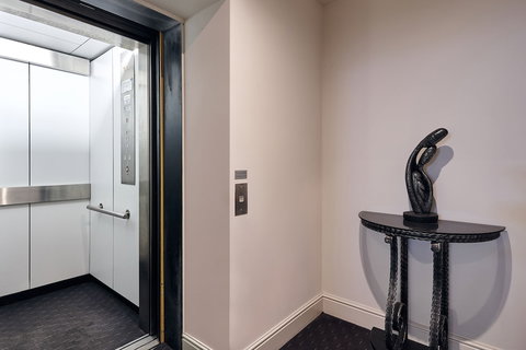 Auldington Hotel - Accommodation Mermaid Beach 2