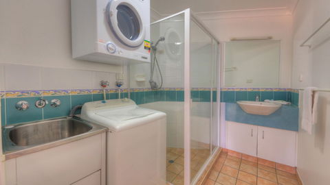 Dolphin Waters Tin Can Bay - Accommodation Mermaid Beach 4