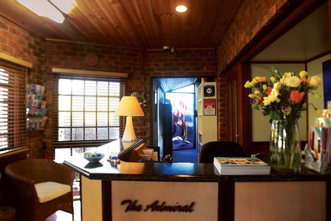 Admiral Motor Inn - Accommodation Mermaid Beach 2