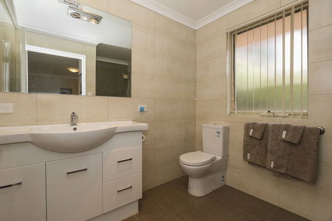 The Good Life B & B - Accommodation Mermaid Beach 6