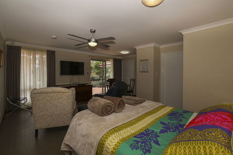 The Good Life B & B - Accommodation Mermaid Beach 3