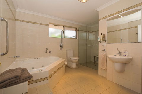 The Good Life B & B - Accommodation Mermaid Beach 5
