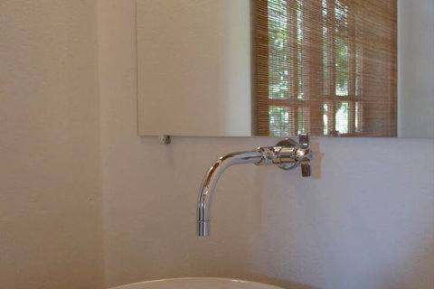 Emaroo Hotel Port Hughes - Accommodation Mermaid Beach 4