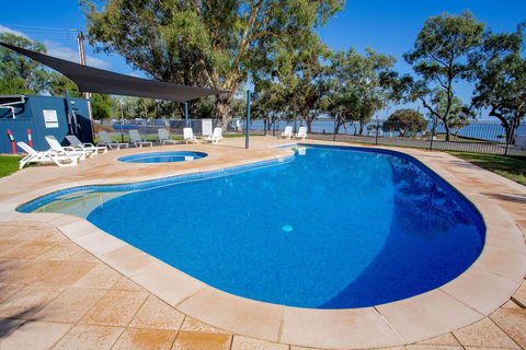 Discovery Parks â€“ Lake Bonney - Accommodation Mermaid Beach 2