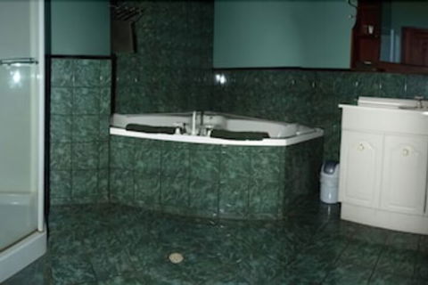 Pemberton Old Picture Theatre Holiday Apartments - Accommodation Mermaid Beach 2