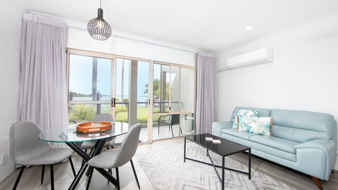 Moby Dick Waterfront Resort Motel - Accommodation Mermaid Beach 4