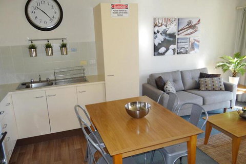 Kirwan Apartments 9 - Accommodation Mermaid Beach 4