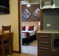 Glenelg Gateway Apartments - Accommodation Mermaid Beach