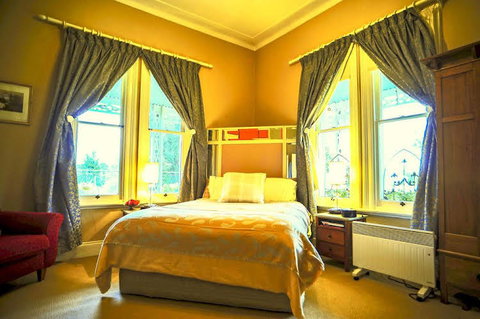 Cromwell House - Accommodation Mermaid Beach 2