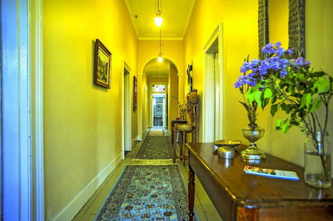 Cromwell House - Accommodation Mermaid Beach 5