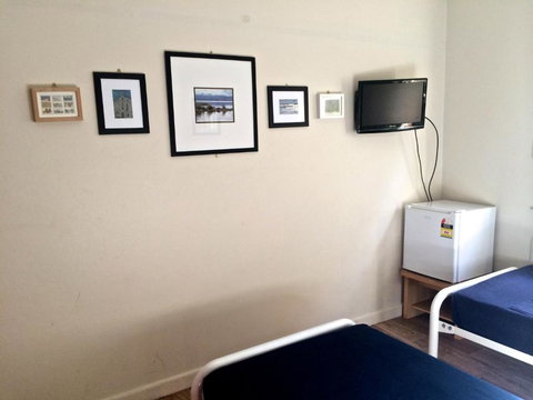 Guesthouse 83 - Accommodation Mermaid Beach 3