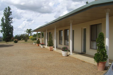Golden Chain Garden Motor Inn - Accommodation Mermaid Beach 1