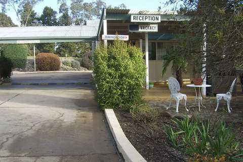 Golden Chain Garden Motor Inn - Accommodation Mermaid Beach 2