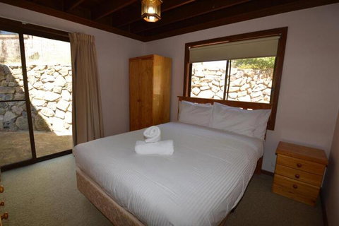 Cedar Haven - Accommodation Mermaid Beach 6